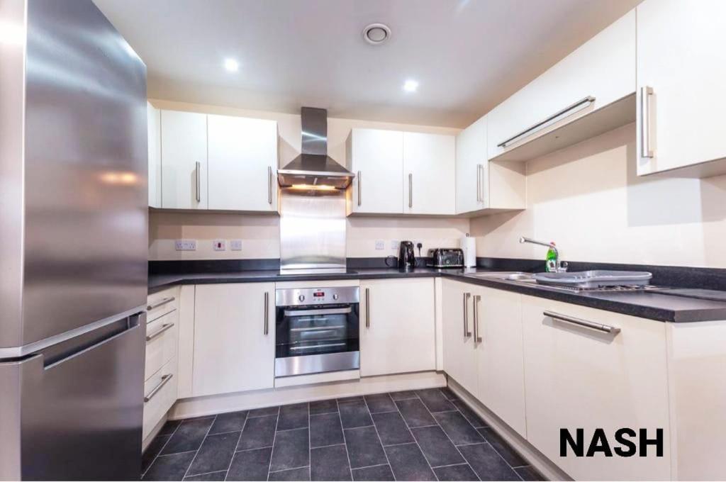 Stylish 2 Bedroom Apartment-Short Term Lets & Serviced Accomodation Reading Exteriör bild