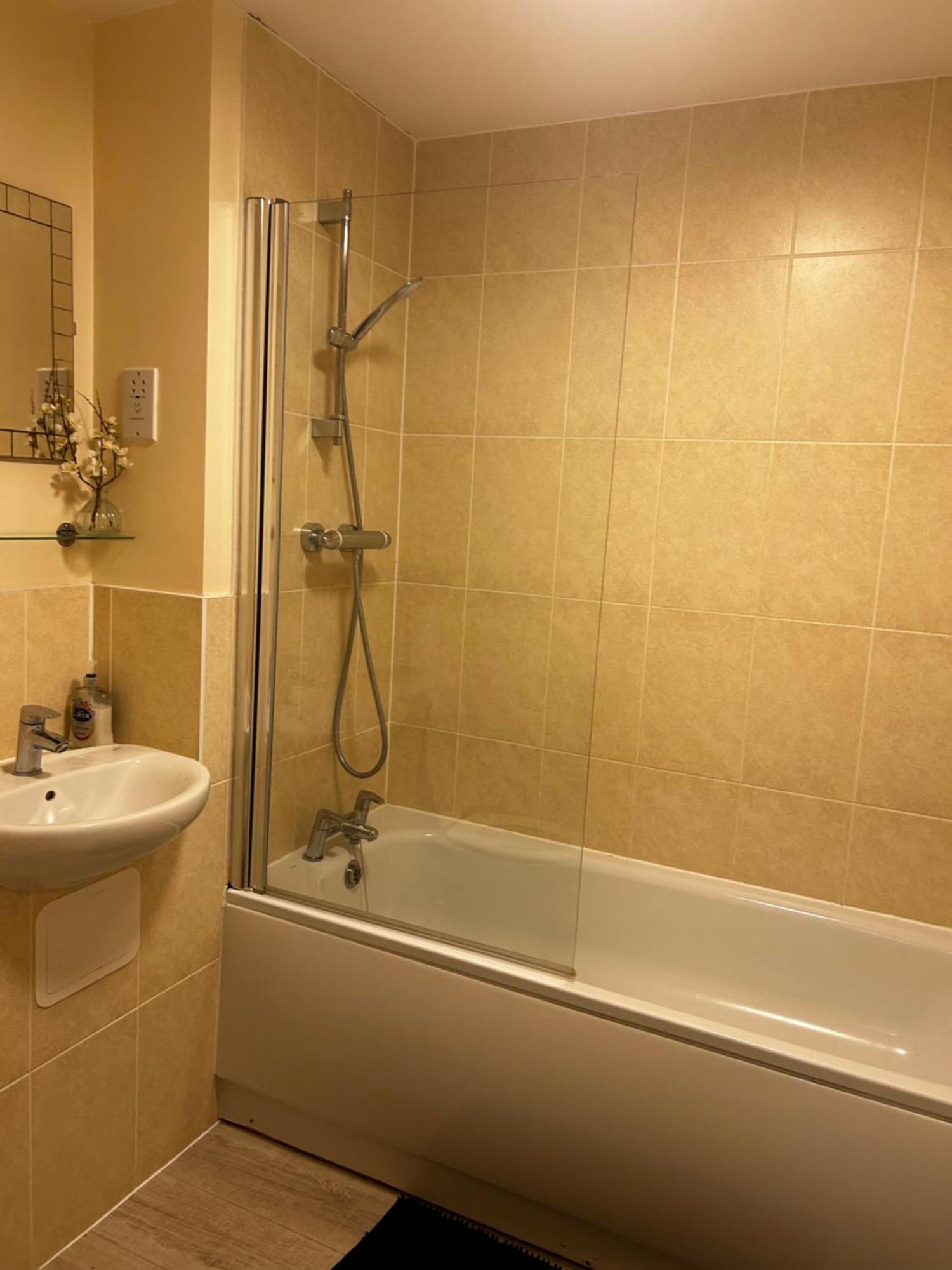 Stylish 2 Bedroom Apartment-Short Term Lets & Serviced Accomodation Reading Exteriör bild